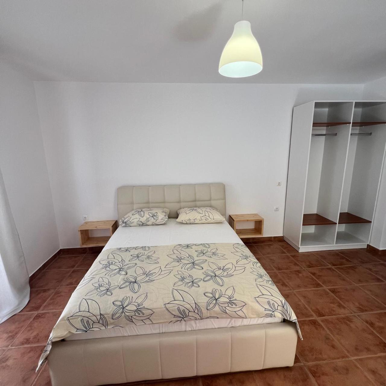 Mirjan Feriehus Sarandë